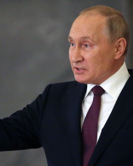 Poutine se frotte les mains avec joie alors que West avertit que l'abandon de son pétrole pourrait déclencher une crise alimentaire