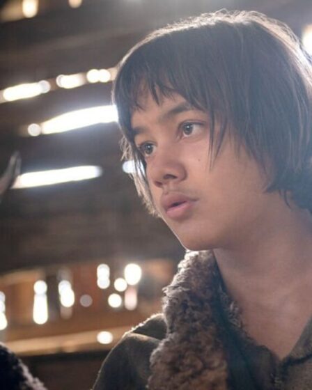 Qui joue Theo dans Rings of Power ?