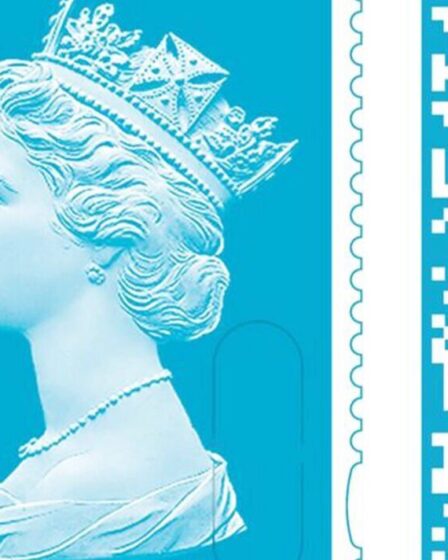 Avertissement du Royal Mail alors que les Britanniques ont 100 jours pour utiliser les «vieux timbres» de la reine Elizabeth