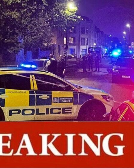 Des officiers armés assistent à la scène après des coups de feu entendus à Brixton – deux hommes tués