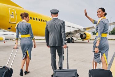 'Génie!'  L'hôtesse de l'air partage un hack pour transporter un sac supplémentaire à bord - "vous ne paierez pas" à nouveau