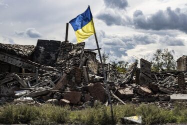 La Russie repoussée alors que l'Ukraine reprend une ville clé