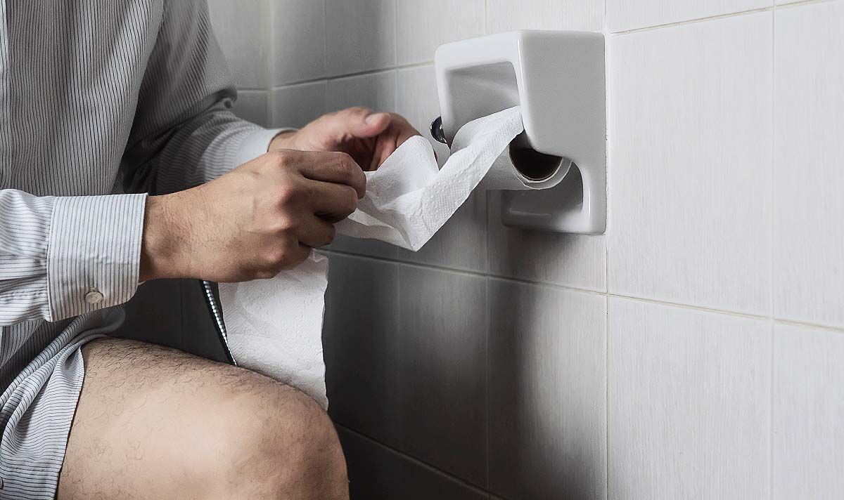 La cholurie est le symptôme « le plus précoce » du cancer du pancréas qui frappe aux toilettes