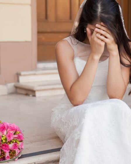 La mariée traumatisée après avoir été accusée d'intimider dans le discours de mariage brutal d'un ami