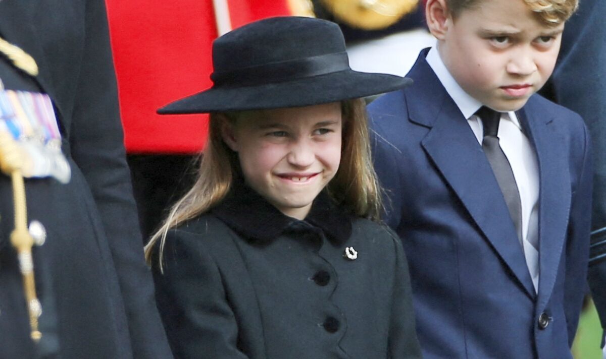Le «comportement» de la princesse Charlotte lors des funérailles a signifié que Kate a été «réprimandée» par le royal senior
