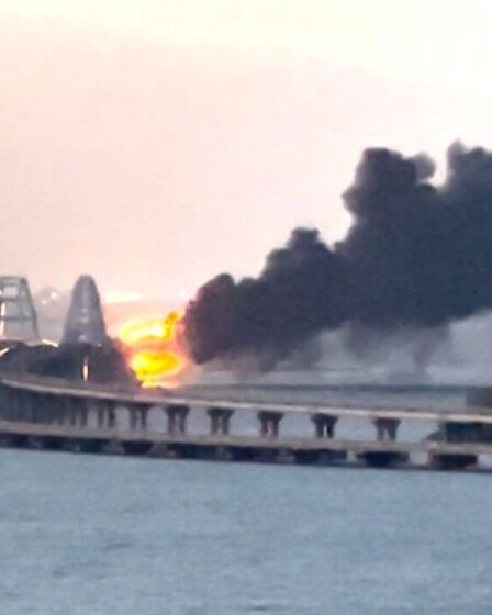 Le conseiller de Zelensky envoie un avertissement effrayant à Poutine sur la Crimée après l'explosion d'un pont
