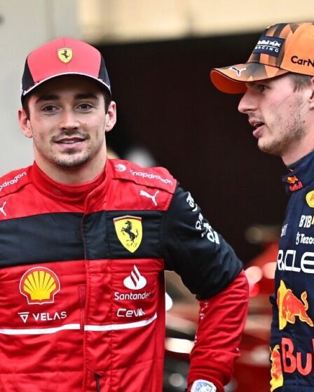 Charles Leclerc dit de rester chez Ferrari par les fans de F1 alors qu'il tente de battre Max Verstappen