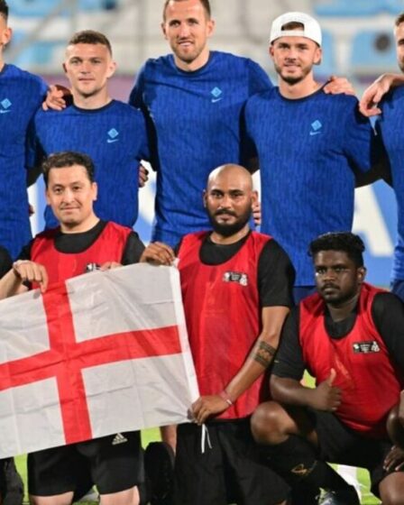 Coupe du monde EN DIRECT: les stars anglaises s'entraînent avec des travailleurs migrants et distribuent des billets gratuits