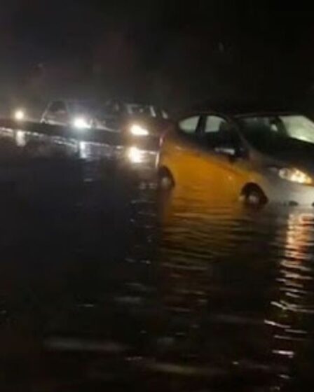Des dizaines de conducteurs bloqués dans les eaux de crue sur l'A27 alors que le Royaume-Uni est frappé par les pluies