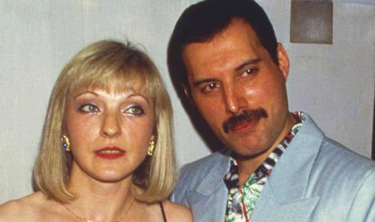 Les derniers jours de Freddie Mercury par la "conjointe de fait" Mary - "J'aurais dû y aller en premier"