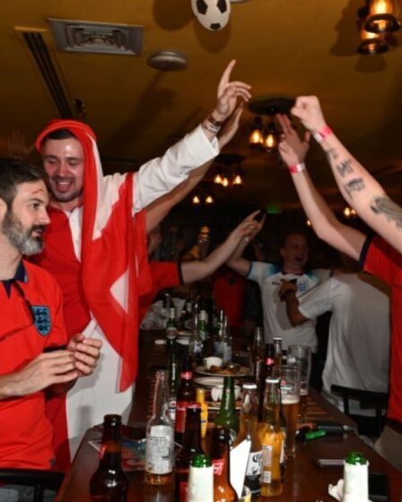 Les supporters anglais célèbrent brutalement la défaite déchirante du pays de Galles en Coupe du monde iranienne au Qatar