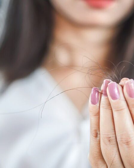 Ménopause et perte de cheveux : conseils, astuces et nutriments clés pour prévenir les dommages « permanents »