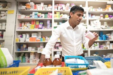 "Pénuries massives": les pharmacies locales craignent la fermeture alors que le NHS lutte contre la crise de recrutement