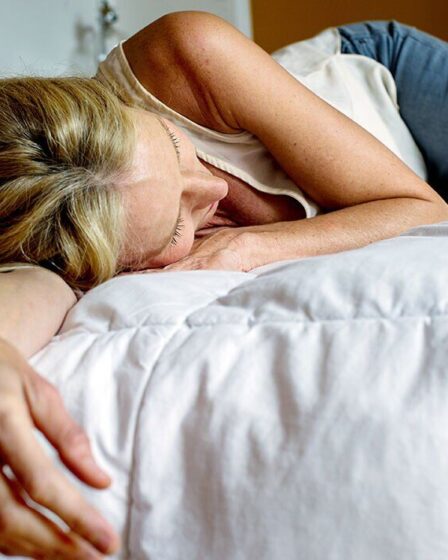 Une femme de 29 ans souffre d'un "épuisement extrême" et dort 22 heures par jour en raison d'une carence en vitamine B12