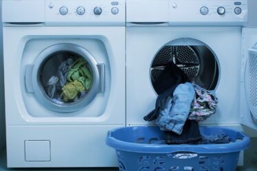 'Accélère le séchage !'  Un hack de sèche-linge « qui change la donne » garde les vêtements « frais »