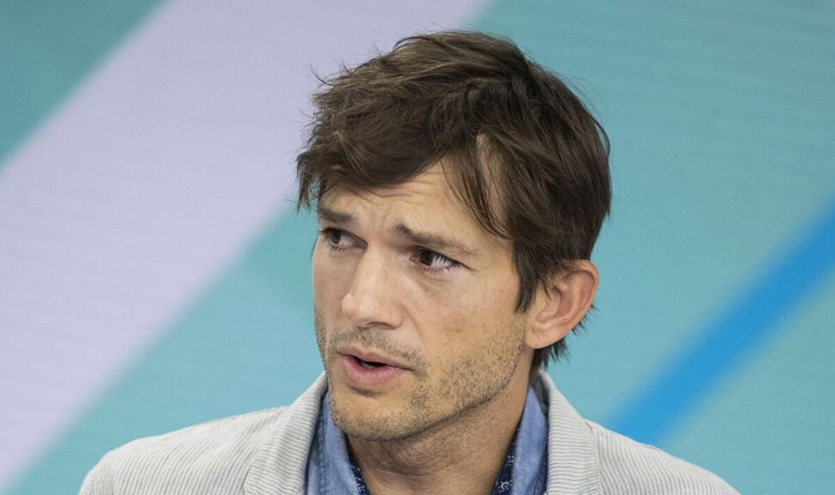 Ashton Kutcher admet sa culpabilité pour son succès alors que son frère jumeau est criblé de problèmes de santé