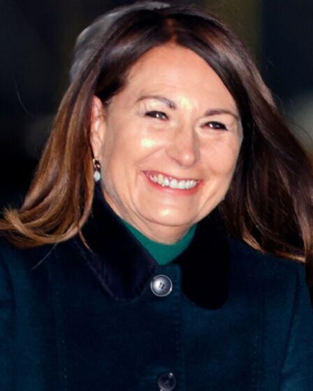 Carole Middleton « a l'air fantastique comme toujours » dans un manteau vert « chic » de 289 £ pour soutenir Kate