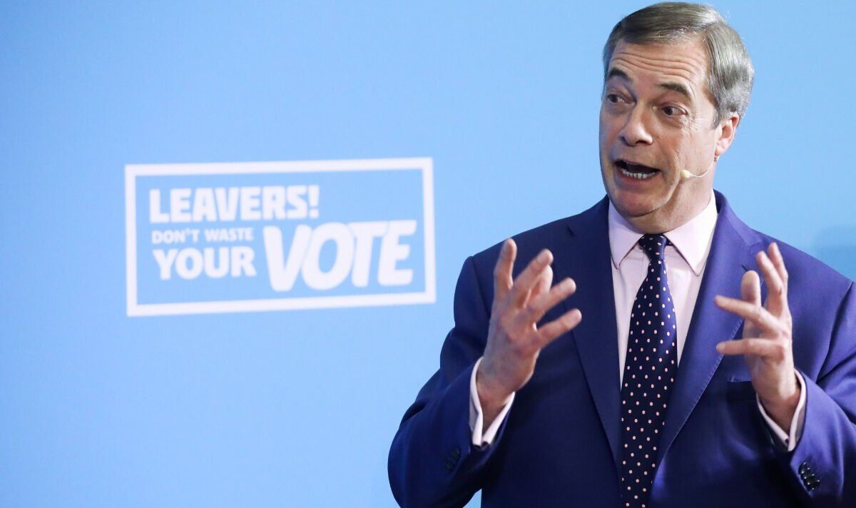 Farage prévient que "les conditions de l'insurrection politique sont là" alors que les réformistes voient une augmentation des sondages