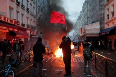 La violence éclate à Paris quelques heures après trois morts et plusieurs blessés par un homme armé