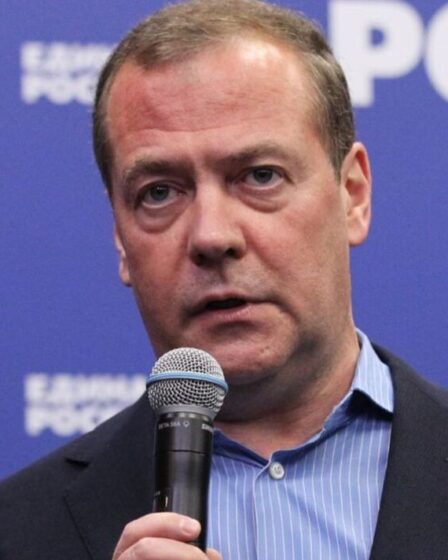 L'ancien président russe Medvedev affirme que le Royaume-Uni "rejoindra l'UE" en 2023 dans une prédiction "dangereuse"