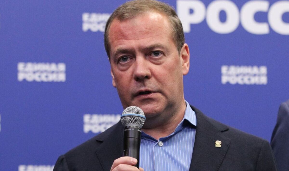 L'ancien président russe Medvedev affirme que le Royaume-Uni "rejoindra l'UE" en 2023 dans une prédiction "dangereuse"