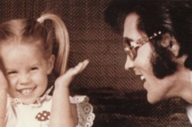 Le dernier Noël d'Elvis à Graceland avec Lisa Marie : le dernier cadeau festif de King à sa fille