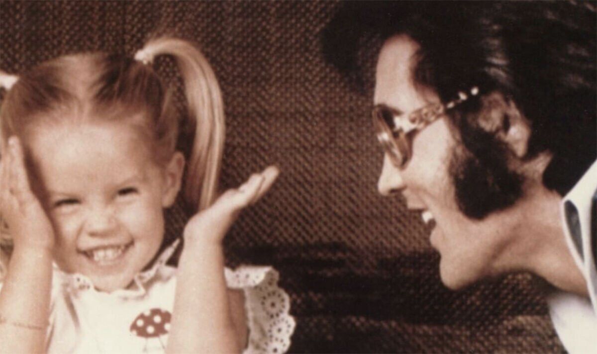 Le dernier Noël d'Elvis à Graceland avec Lisa Marie : le dernier cadeau festif de King à sa fille