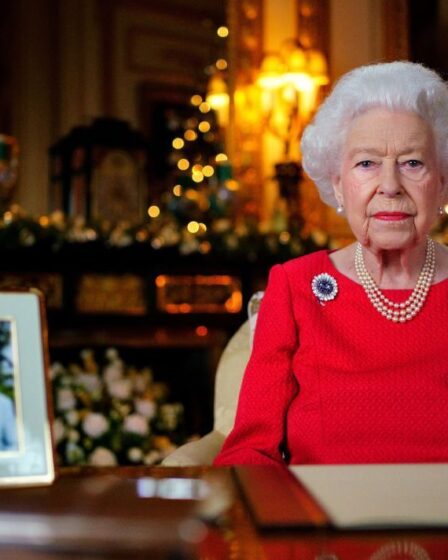 Le dernier Noël de la reine a été un «peu difficile» alors que le monarque solitaire a uni la nation