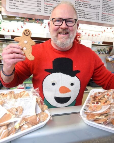 Le propriétaire d'une boulangerie riposte à la fureur suscitée par la vente de "gens en pain d'épice non binaires"