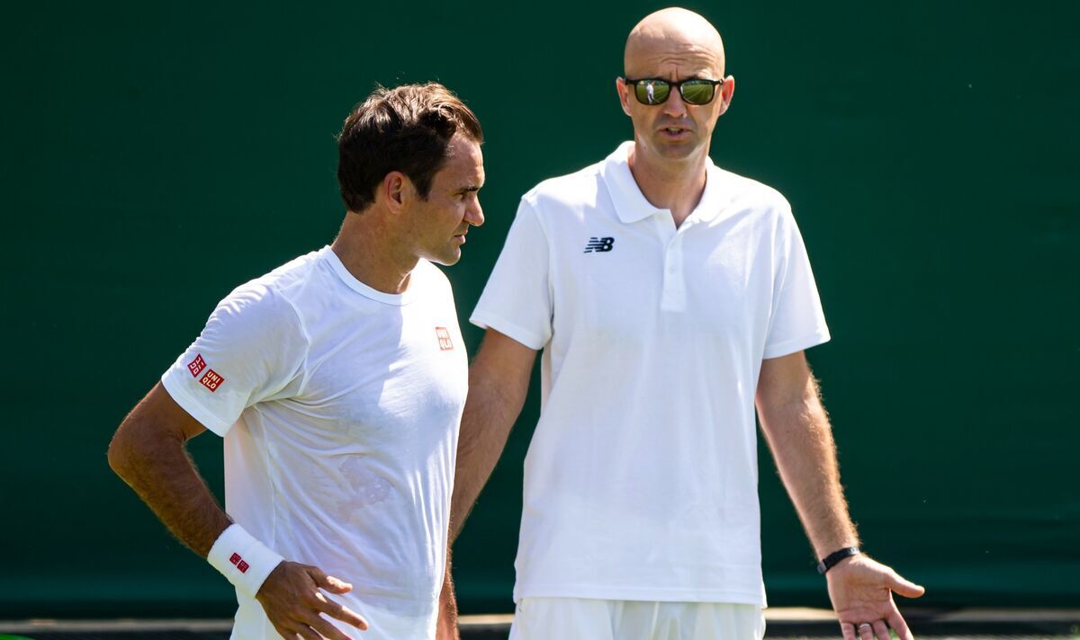 L'entraîneur de Roger Federer obtient un nouvel emploi après avoir été mis au chômage par la retraite de la star suisse