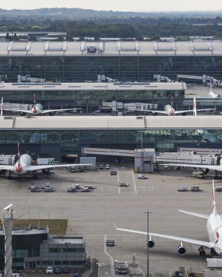 Les aéroports britanniques augmentent les frais de stationnement à l'approche de Noël