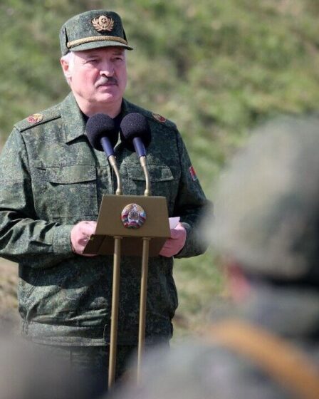 Loukachenko déplace les troupes biélorusses dans des «zones désignées» lors d'un contrôle de préparation au combat de choc