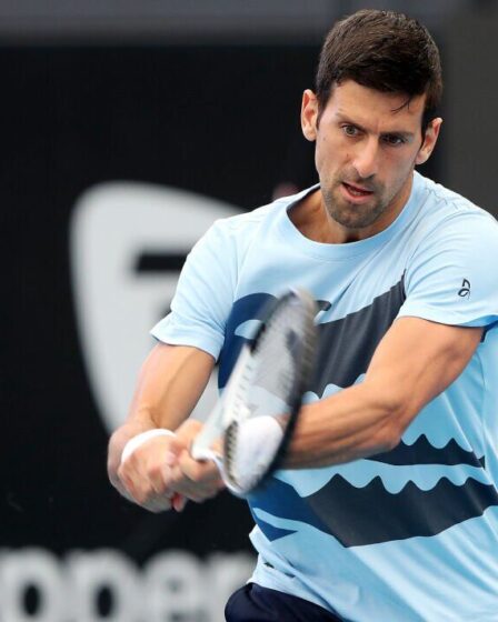 Novak Djokovic subit un nouveau coup de Covid après son arrivée en Australie pour l'Open d'Australie