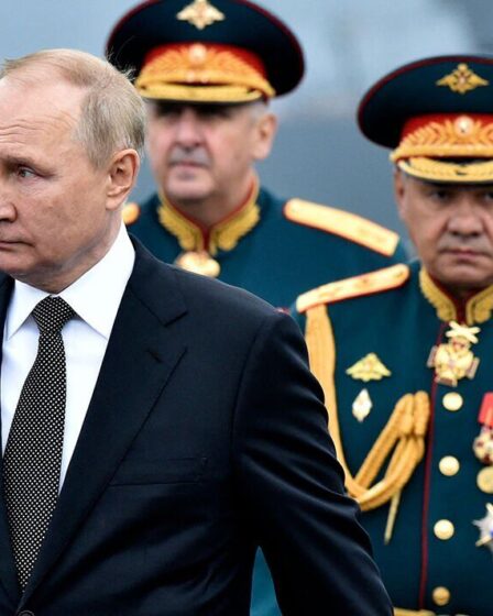 Poutine se démène pour renforcer son soutien avec une visite désespérée en première ligne en Ukraine au milieu des révoltes