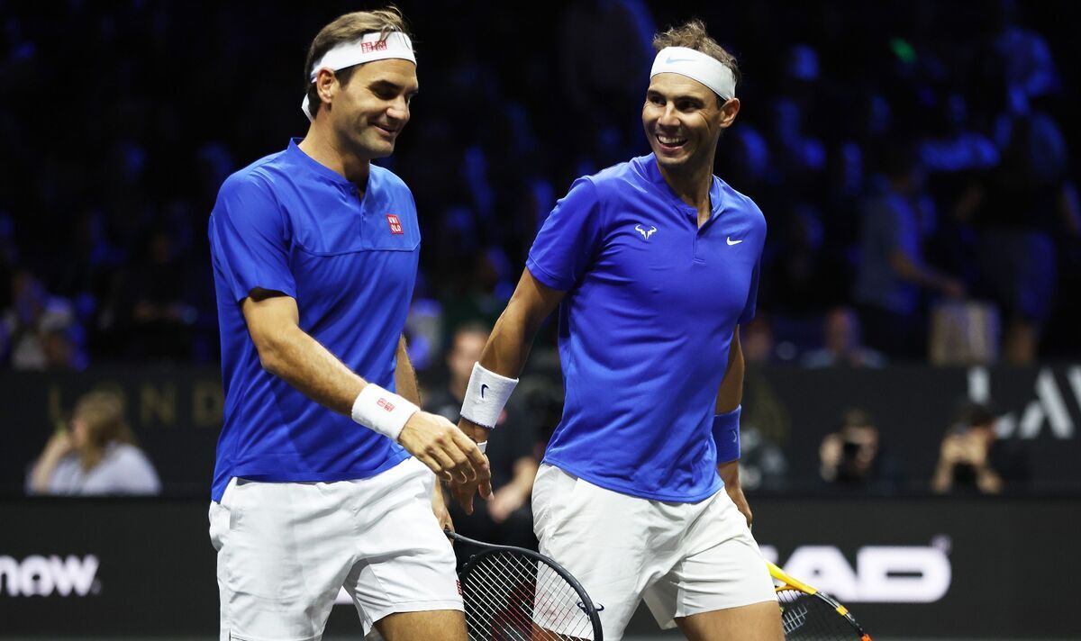 Roger Federer passe le flambeau à Rafael Nadal dans le cadre du prix des fans alors que la course de 19 ans de la star suisse se termine