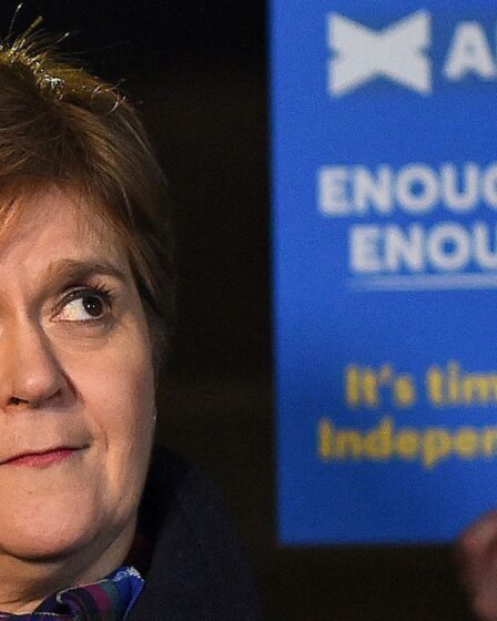 Sturgeon a averti qu'une décision d'indépendance "douloureuse" entraînerait des "coûts économiques importants"