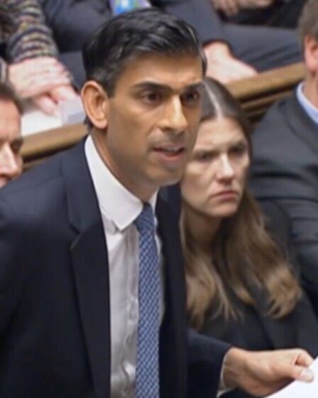 Sunak riposte après que les travaillistes se soient moqués de "deux coups d'État à la direction" et d'une année de "chaos conservateur"