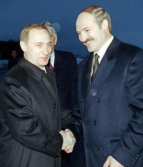 Poutine et Loukachenko en 1999