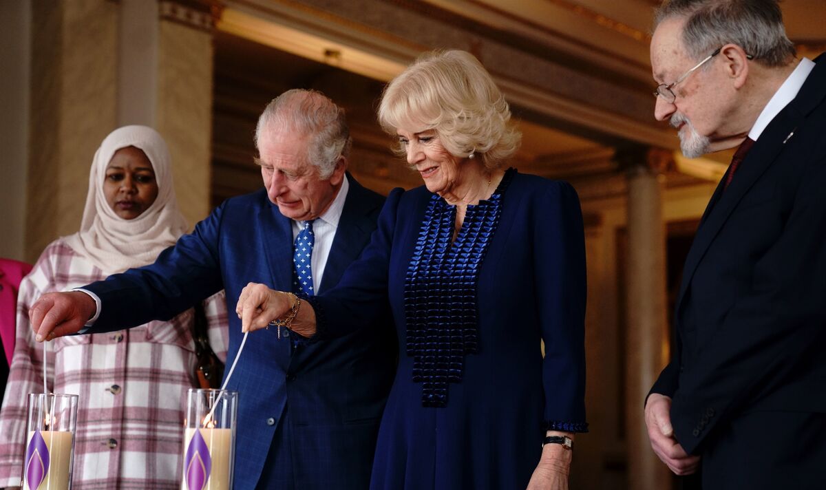 Le roi Charles et Camilla font un geste puissant pour marquer la Journée commémorative de l'Holocauste