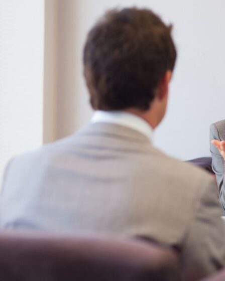 Un homme rejeté d'un entretien d'embauche avant qu'il ne commence après avoir échoué à un test simple