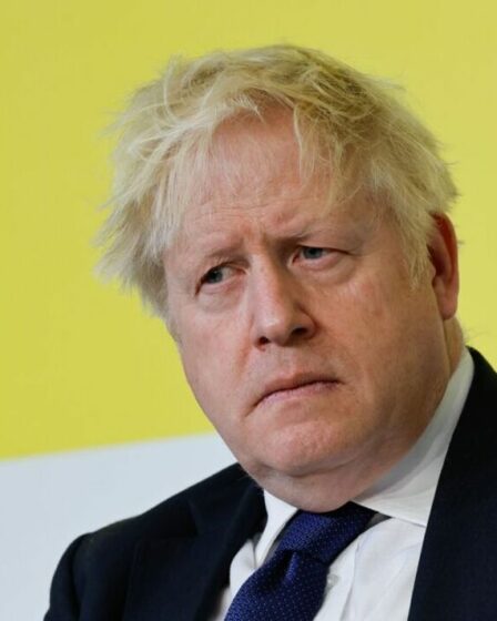 Un garde de l'ambassade britannique espionnant Poutine a filmé des lettres "secrètes" à Boris Johnson