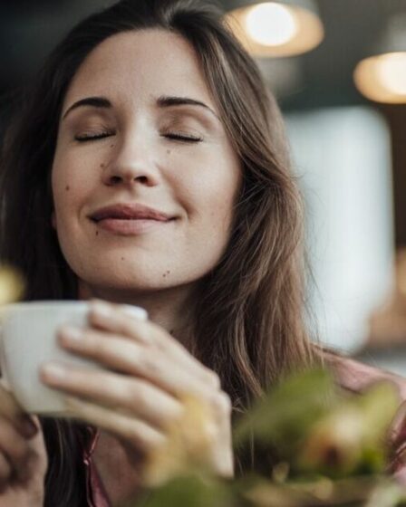 Boire du café décaféiné peut réduire les symptômes de sevrage de la caféine, selon une étude