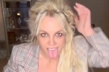 Britney Spears admet que "mon mari déteste cette vidéo" alors qu'elle publie un clip racé dans une robe faite maison