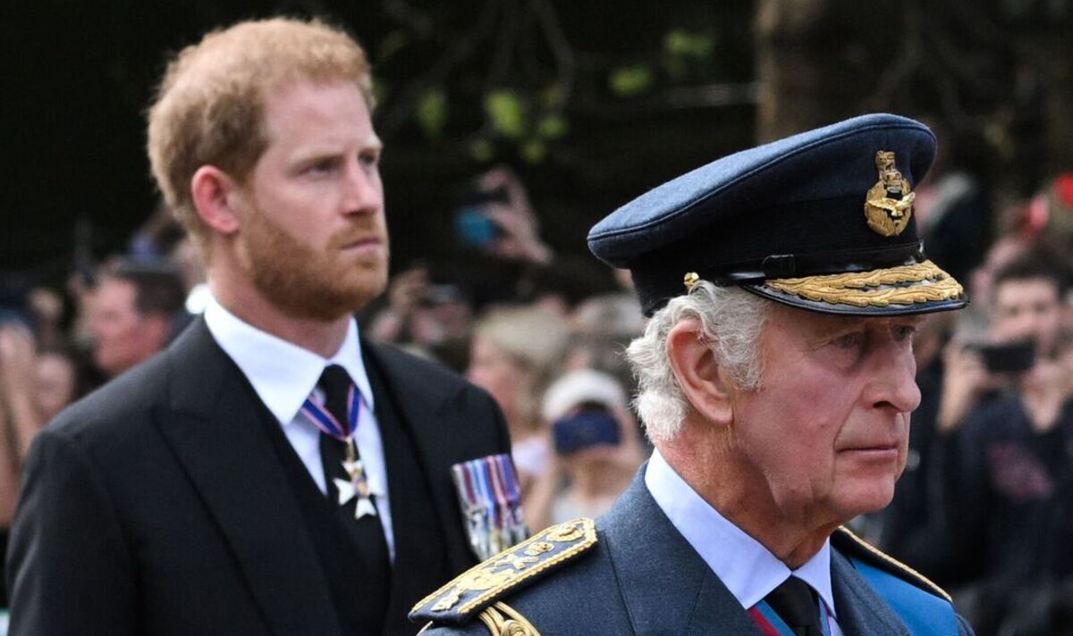 Charles a été "touché plus que durement" par les révélations du prince Harry, affirme un initié