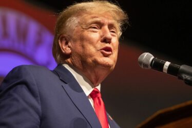 Donald Trump dit "bon débarras" à Sturgeon alors qu'il s'en prend au chef "réveillé" du SNP