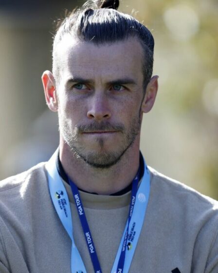 Gareth Bale a refusé à deux reprises de signer le chapeau de Liverpool pour un fan de golf à Pebble Beach Pro-Am