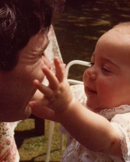 Kate Middleton partage une nouvelle photo de bébé réconfortante des «sourires et souvenirs» de la famille