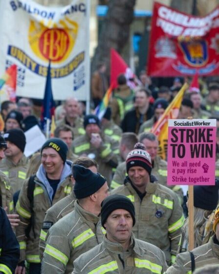 Les pompiers annulent les grèves après avoir conclu un accord à la onzième heure pour obtenir une augmentation de salaire