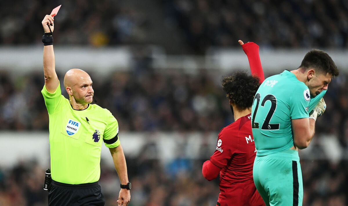 Nick Pope expulsé pour un moment de folie avec la star de Newcastle pour manquer la finale de la coupe Man Utd