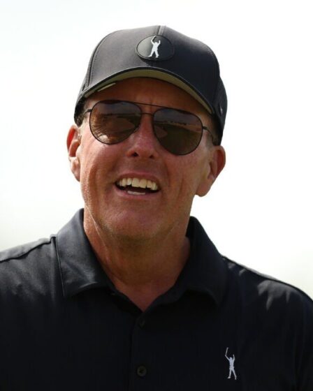 Phil Mickelson répond à la remarque du "dénonciateur" de la PGA et laisse entendre qu'une révélation explosive est à venir